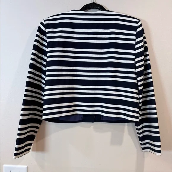 🔥Maggy London Women’s Navy & White Striped Cropped Jacket Size 10 EUC🔥 - Picture 2 of 5